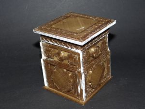 tudor box with the lid on
